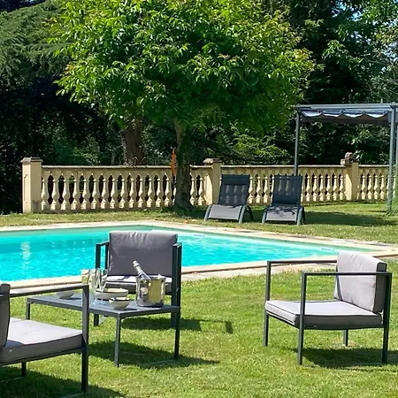 Medieval Tower At Chateau De Champagnat Semesterbostad